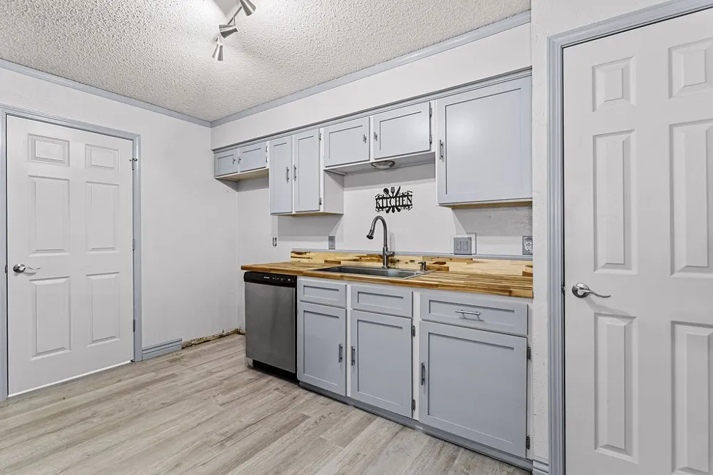 223 Countryside Drive Arlington, TX 76014