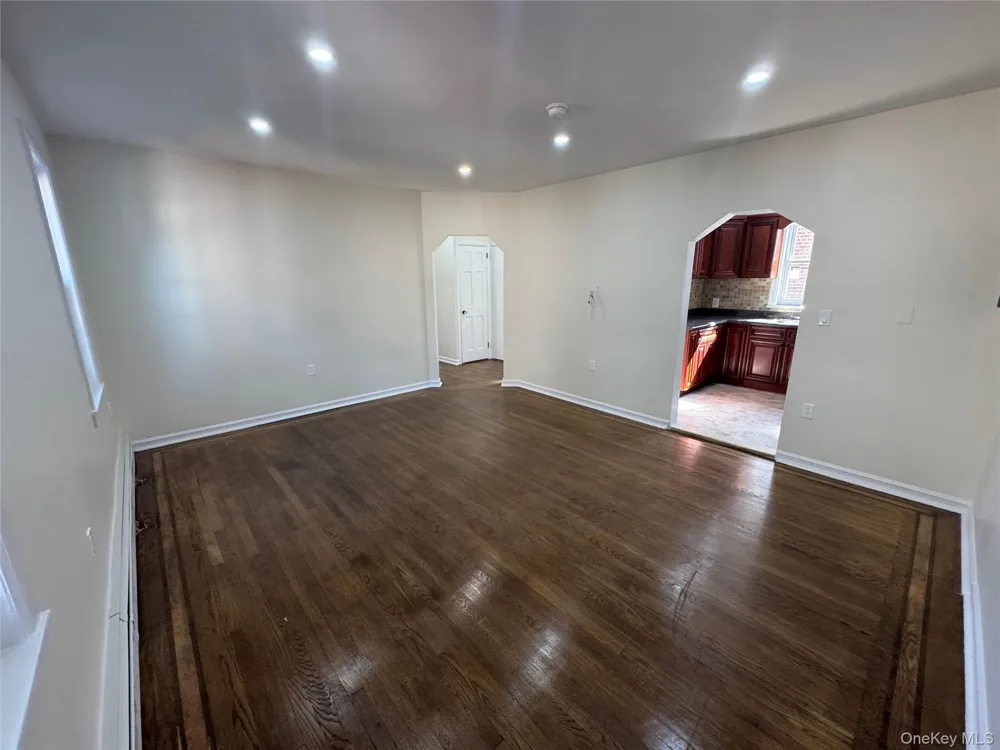 1054 Lydig Avenue Bronx, NY 10461