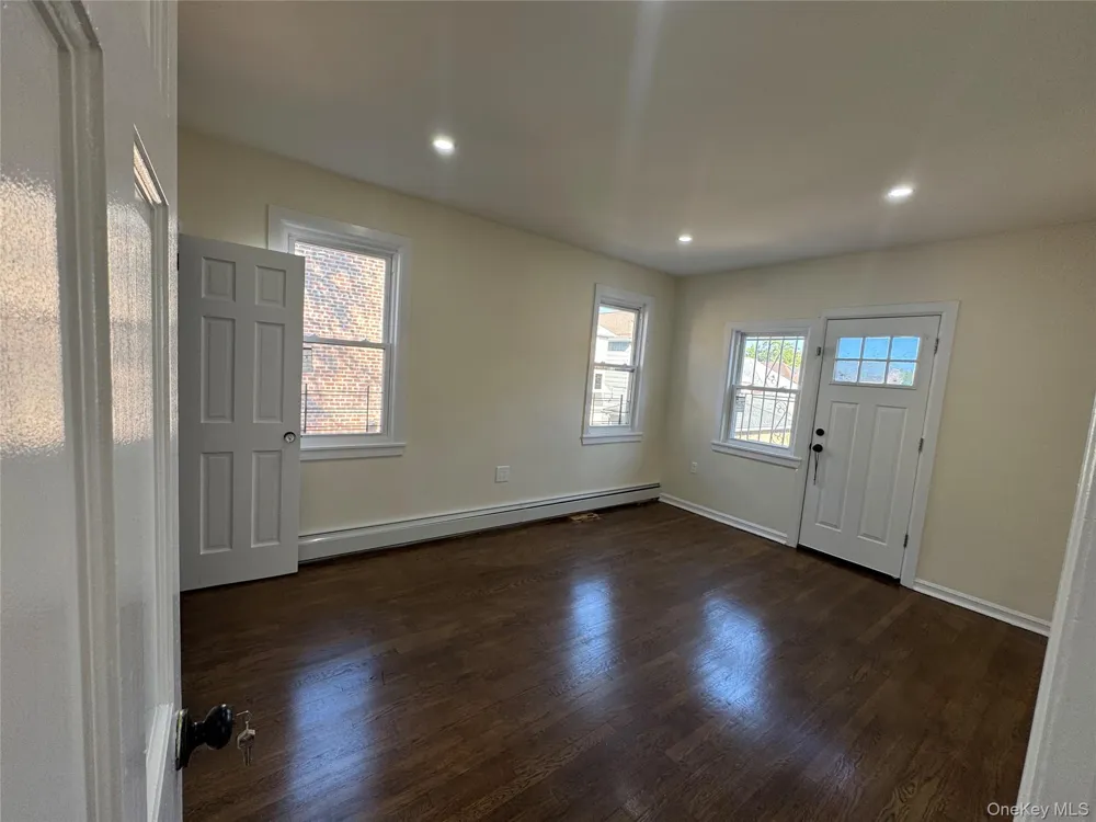 1054 Lydig Avenue Bronx, NY 10461