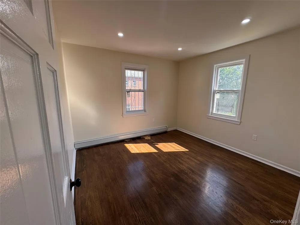 1054 Lydig Avenue Bronx, NY 10461