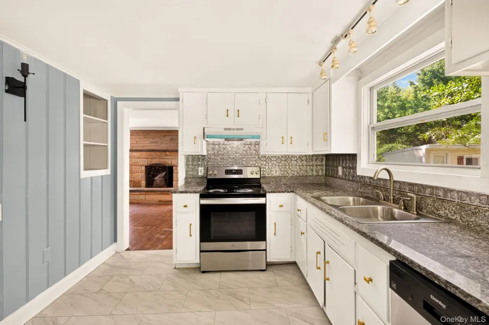 33 Warren Myer Road Saugerties, NY 12477