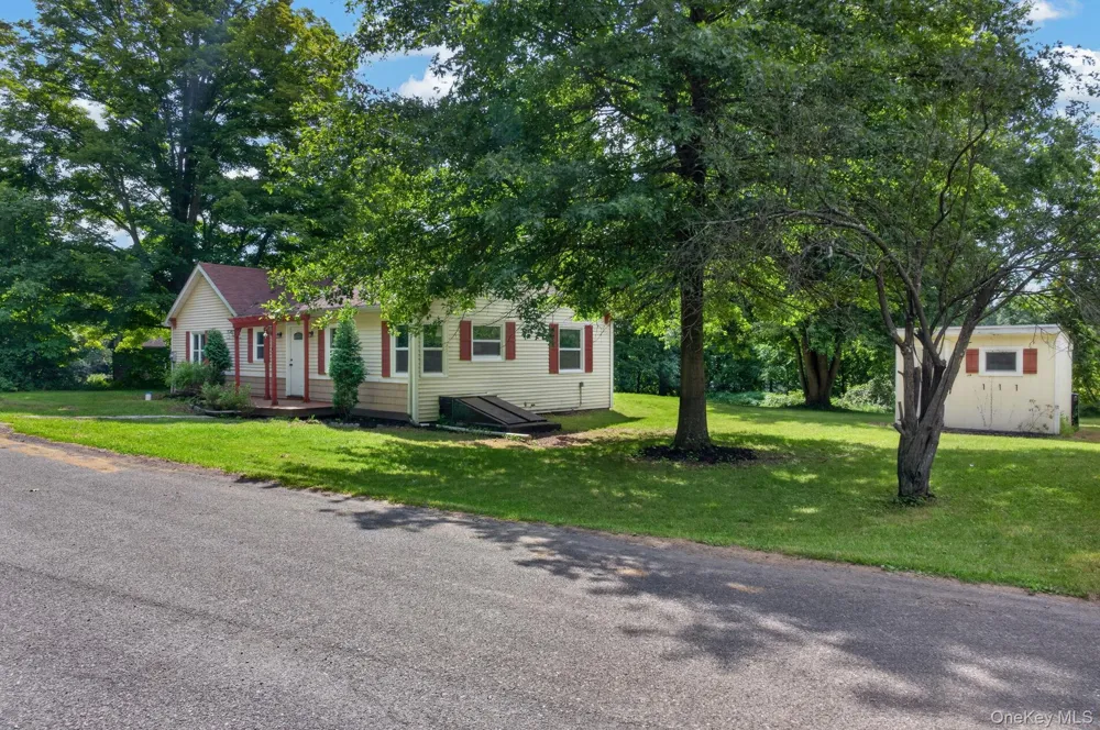 33 Warren Myer Road Saugerties, NY 12477