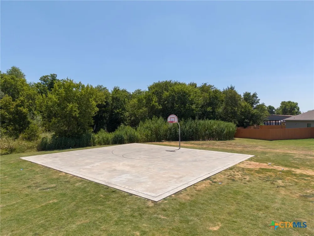 2208 Stoneham Temple, TX 76504