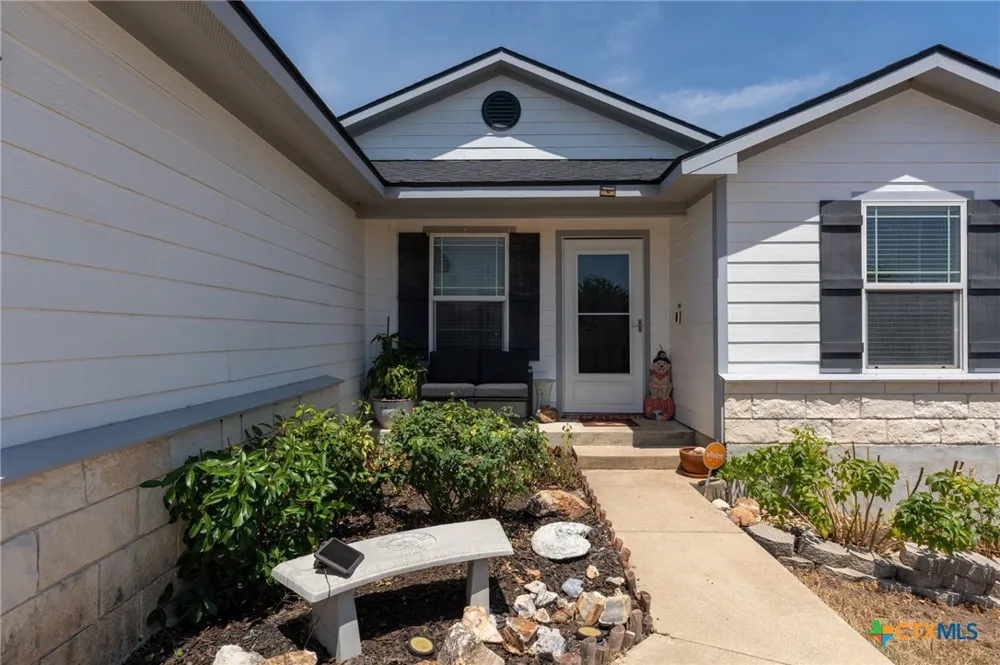 2208 Stoneham Temple, TX 76504