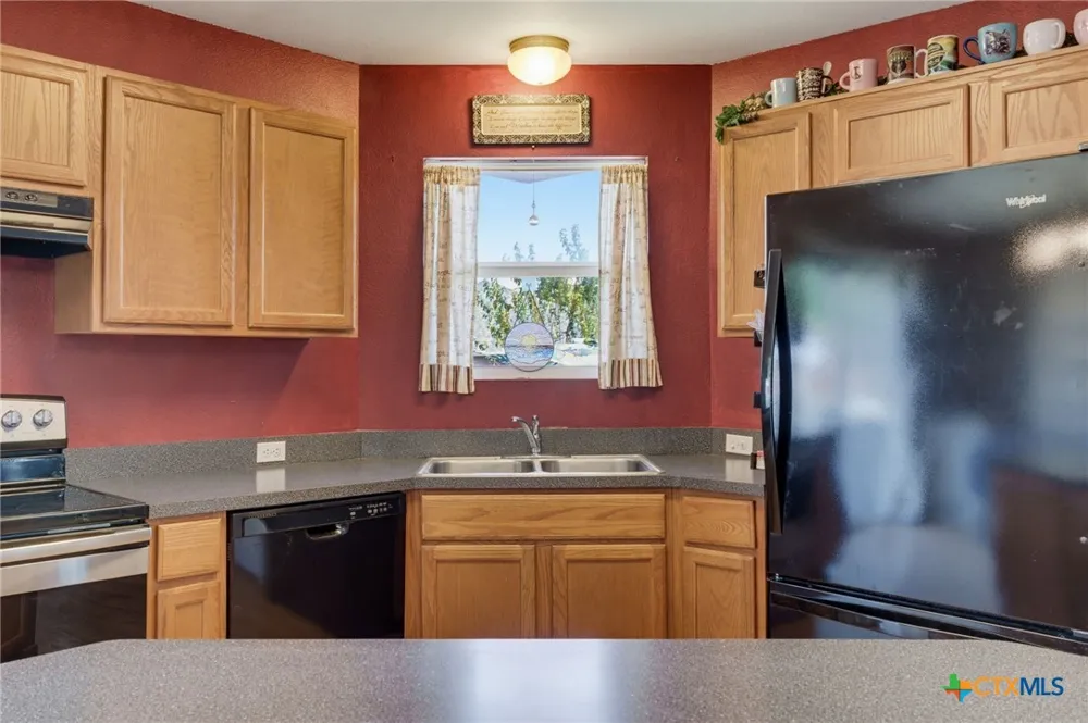 2208 Stoneham Temple, TX 76504
