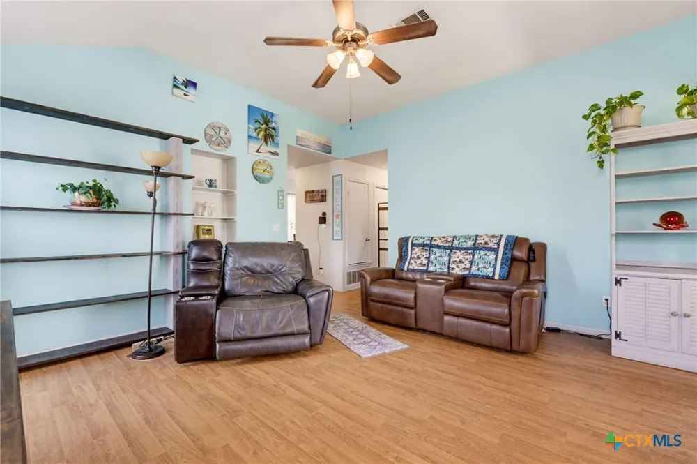 2208 Stoneham Temple, TX 76504