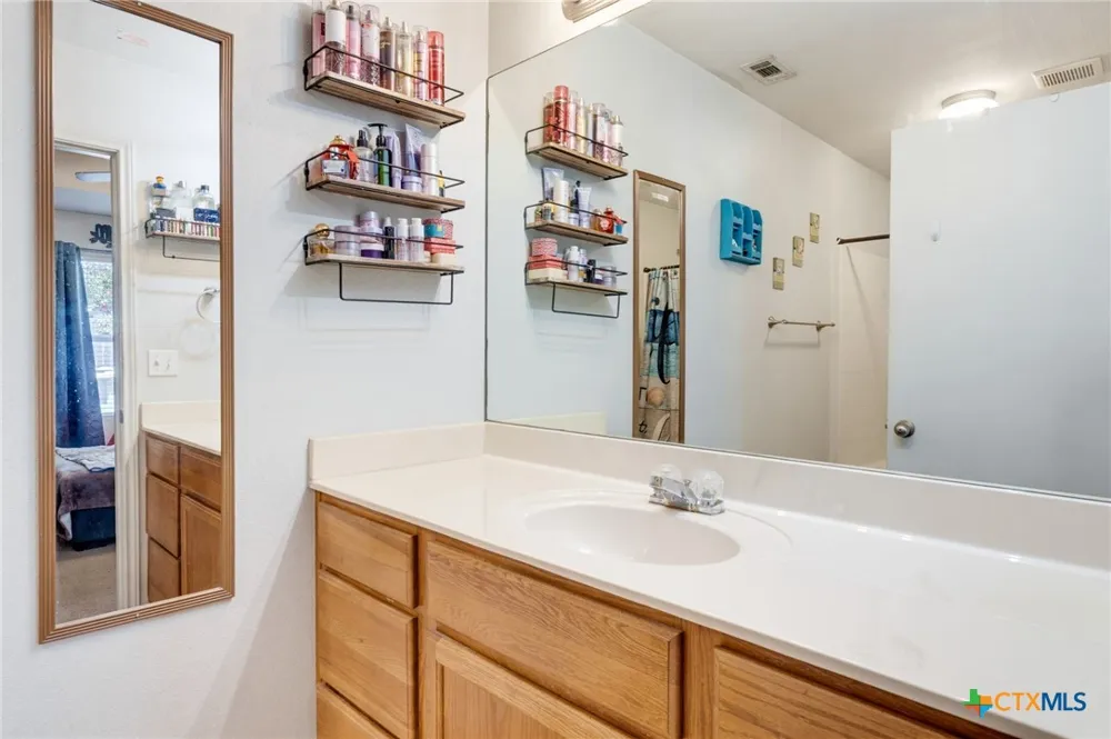 2208 Stoneham Temple, TX 76504