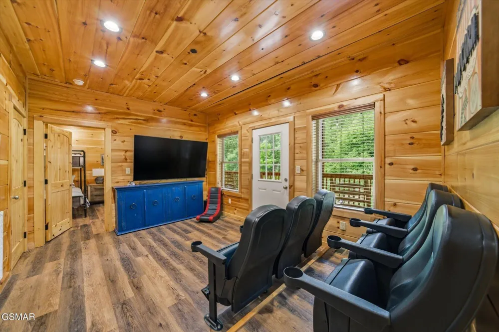 2933 Fiddlers Creek Way Pigeon Forge, TN 37863