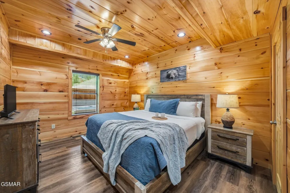2933 Fiddlers Creek Way Pigeon Forge, TN 37863