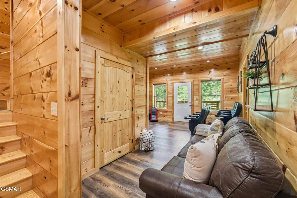 2933 Fiddlers Creek Way Pigeon Forge, TN 37863