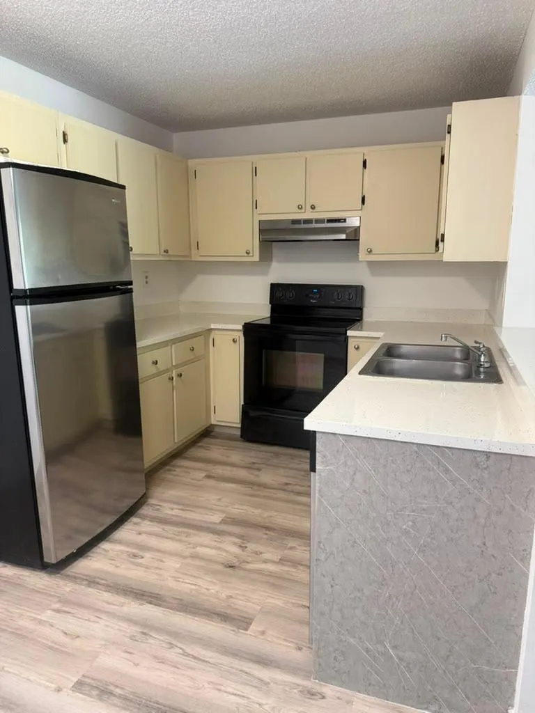 300 PALM CIRCLE W #204 Pembroke Pines, FL 33025