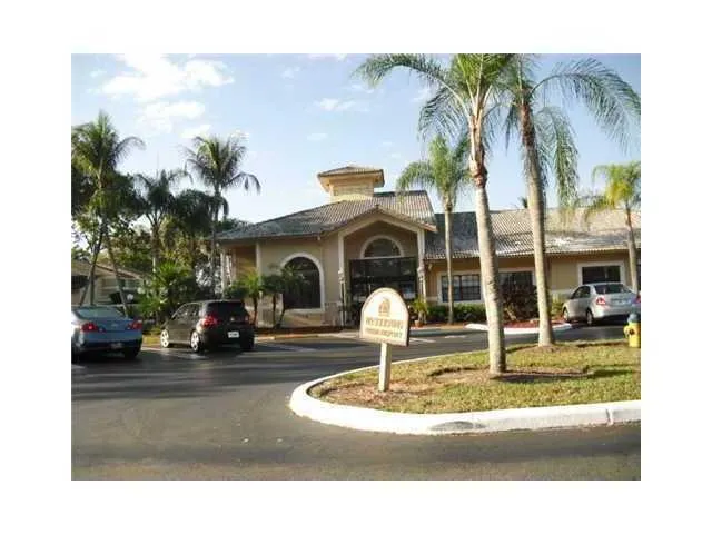 300 PALM CIRCLE W #204 Pembroke Pines, FL 33025