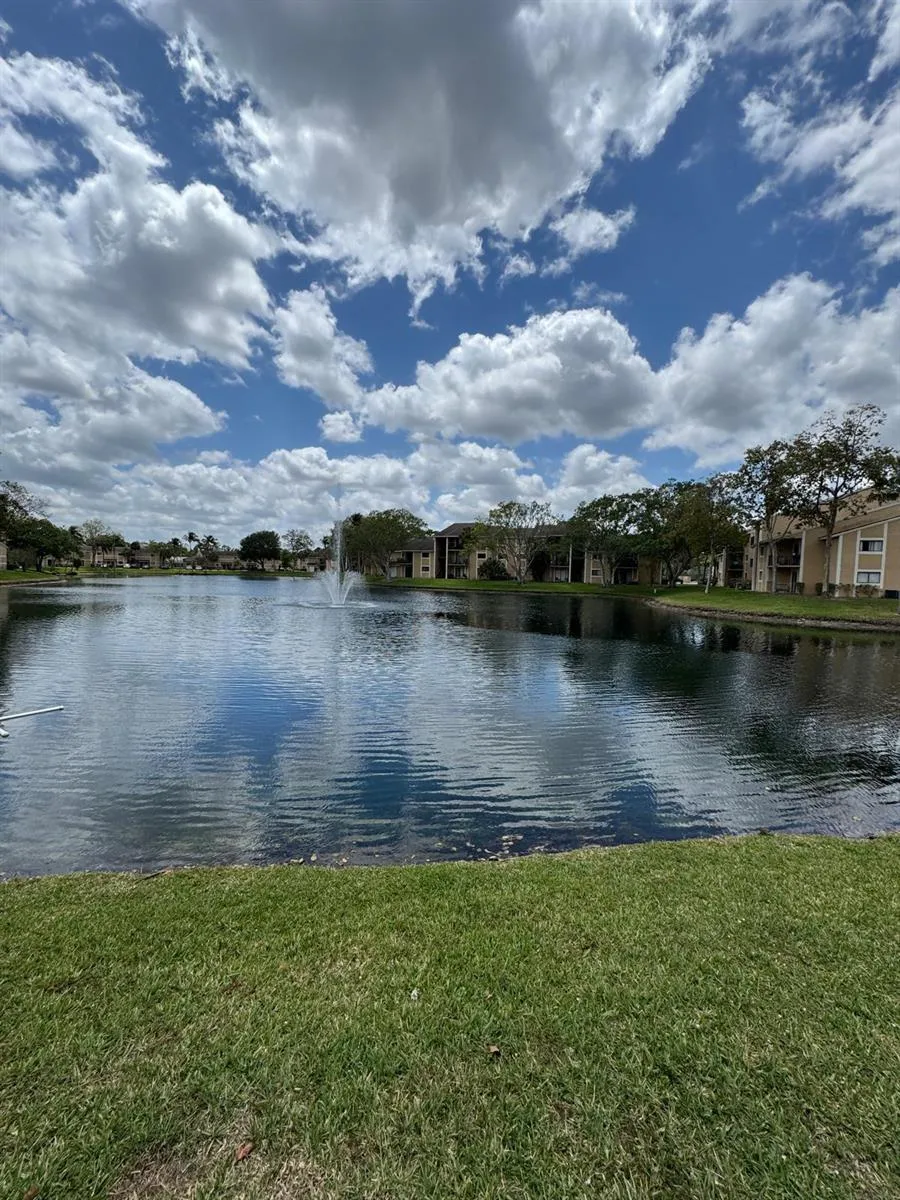 300 PALM CIRCLE W #204 Pembroke Pines, FL 33025