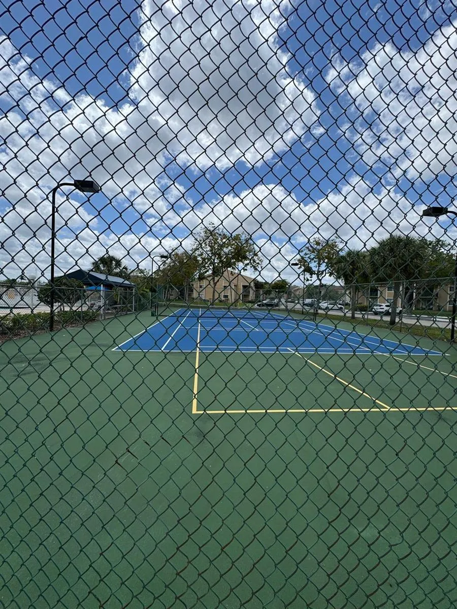 300 PALM CIRCLE W #204 Pembroke Pines, FL 33025