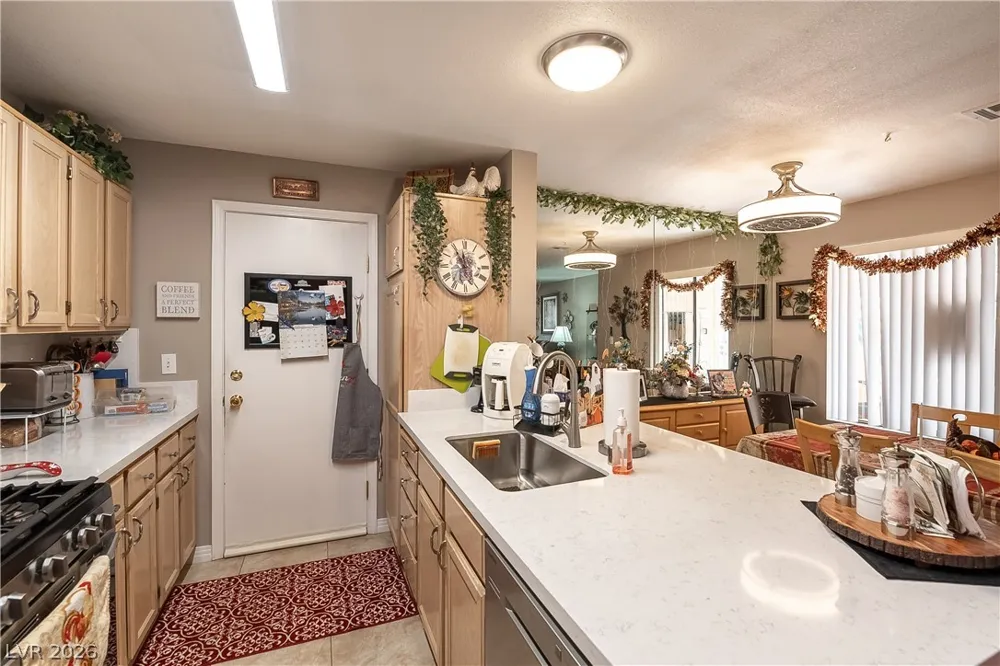 8452 Boseck Drive #123 Las Vegas, NV 89145