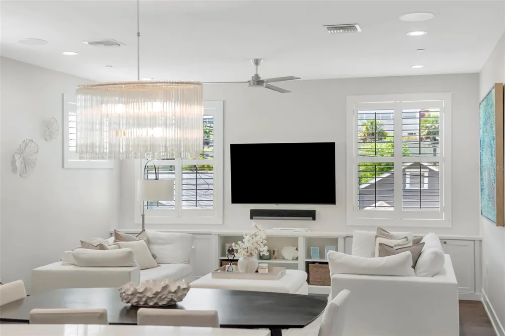 536 4TH AVENUE S #2A St Petersburg, FL 33701