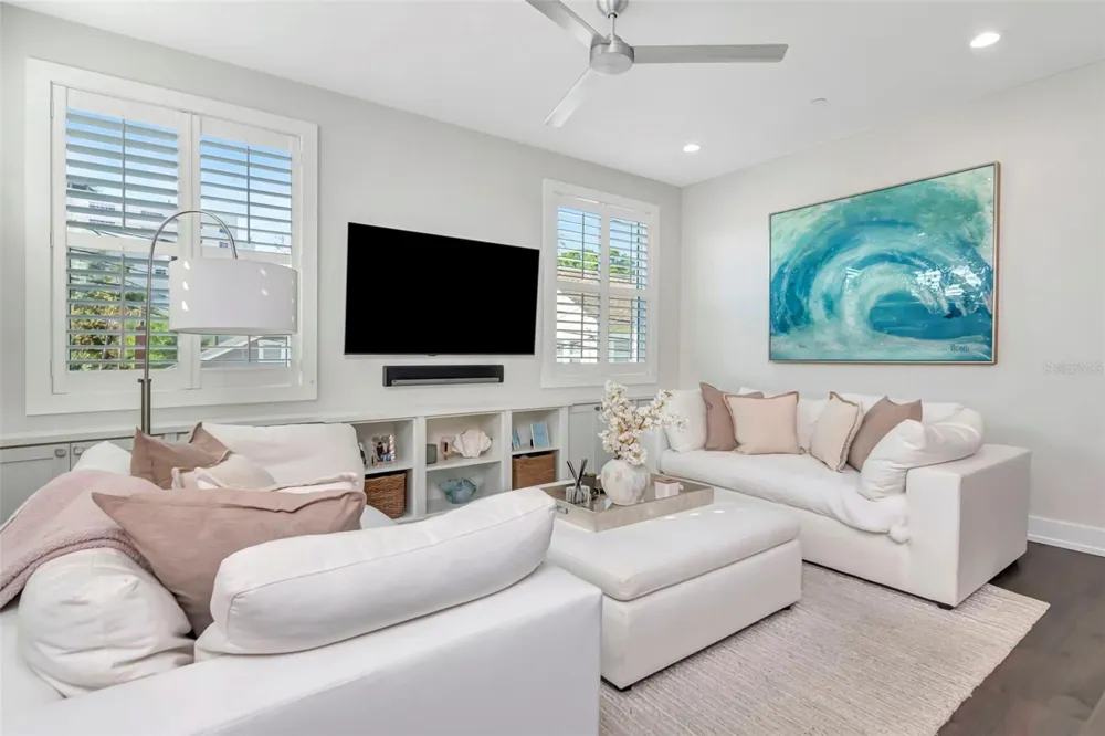 536 4TH AVENUE S #2A St Petersburg, FL 33701