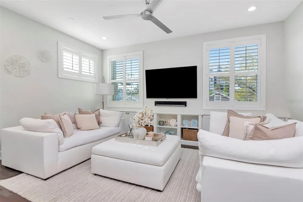 536 4TH AVENUE S #2A St Petersburg, FL 33701