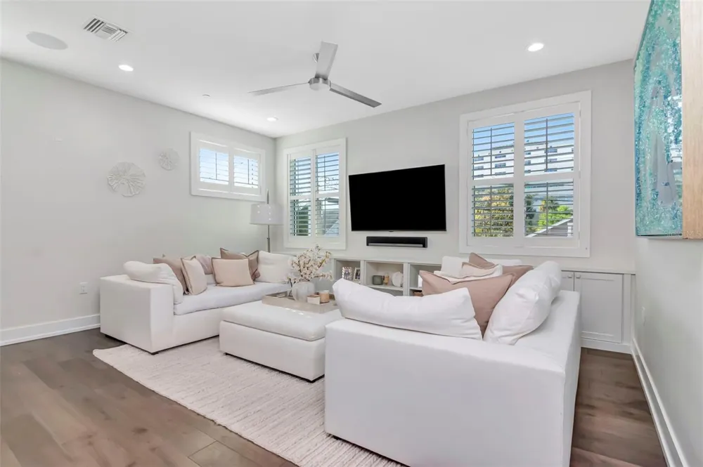 536 4TH AVENUE S #2A St Petersburg, FL 33701