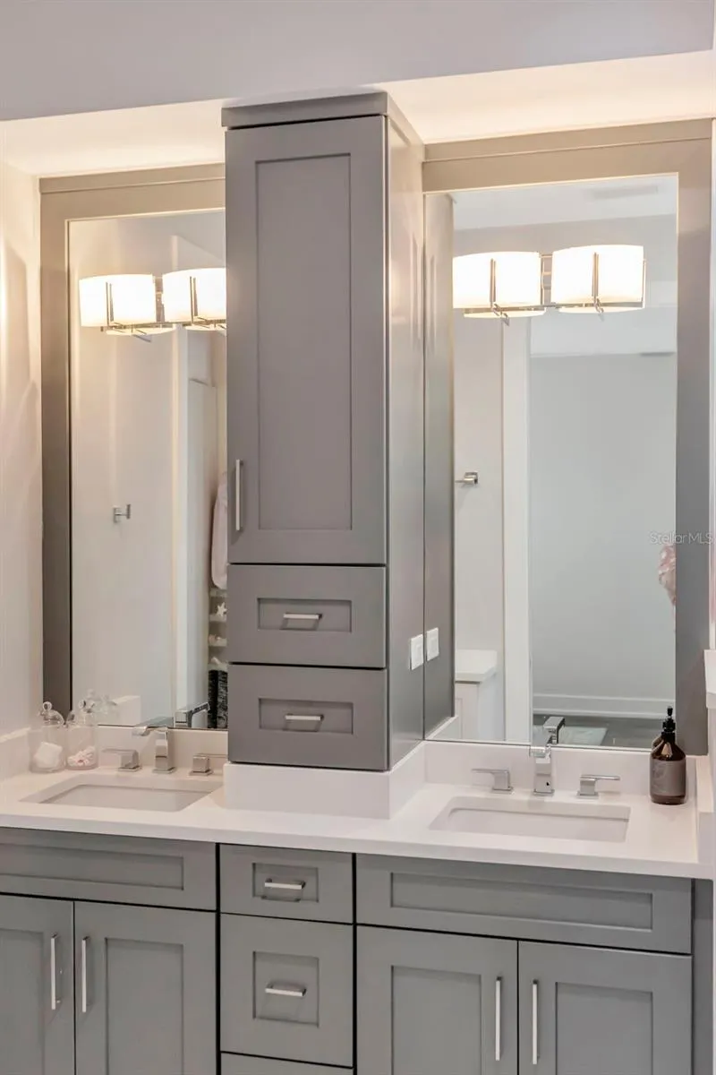 536 4TH AVENUE S #2A St Petersburg, FL 33701