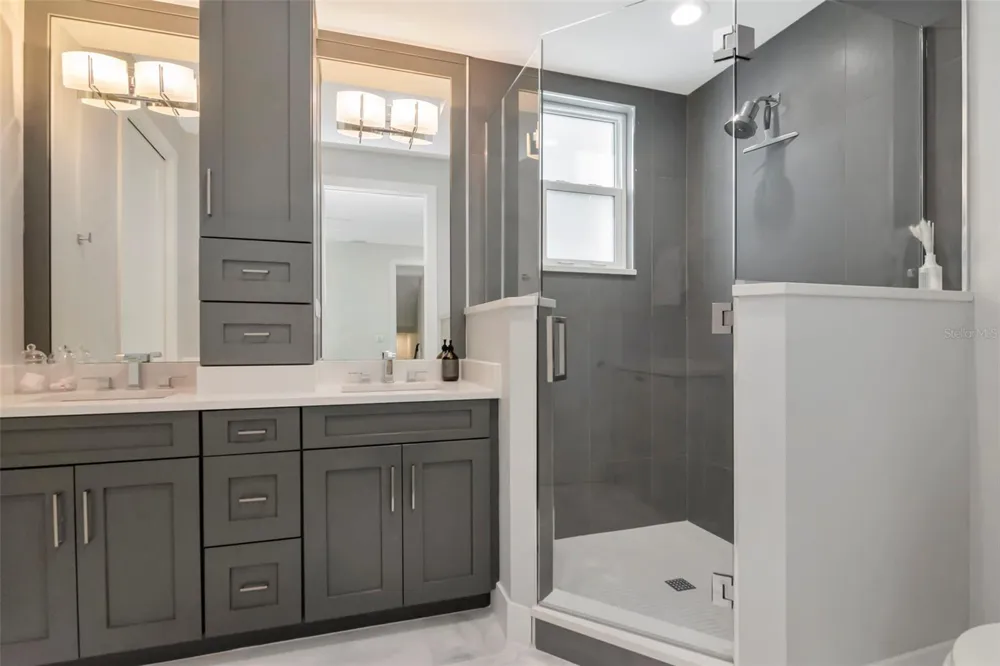 536 4TH AVENUE S #2A St Petersburg, FL 33701