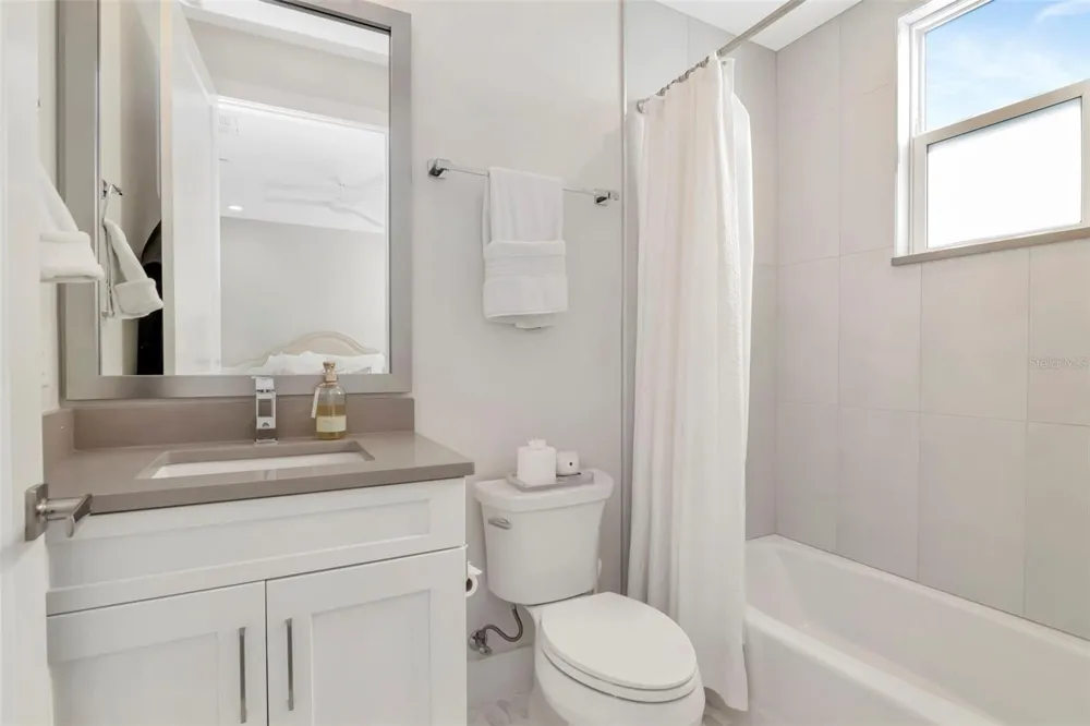 536 4TH AVENUE S #2A St Petersburg, FL 33701