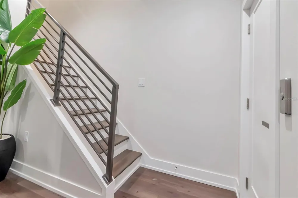 536 4TH AVENUE S #2A St Petersburg, FL 33701