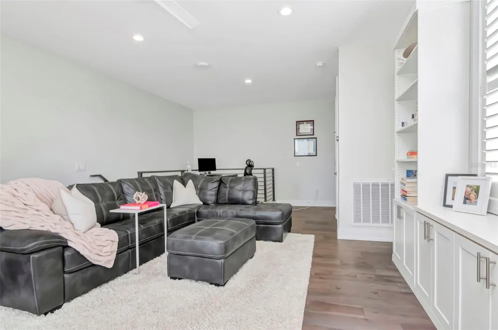 536 4TH AVENUE S #2A St Petersburg, FL 33701