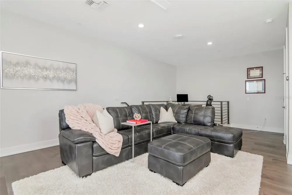 536 4TH AVENUE S #2A St Petersburg, FL 33701