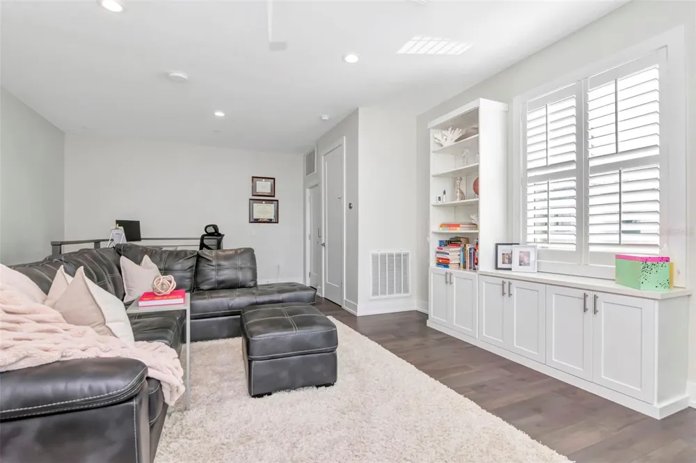536 4TH AVENUE S #2A St Petersburg, FL 33701