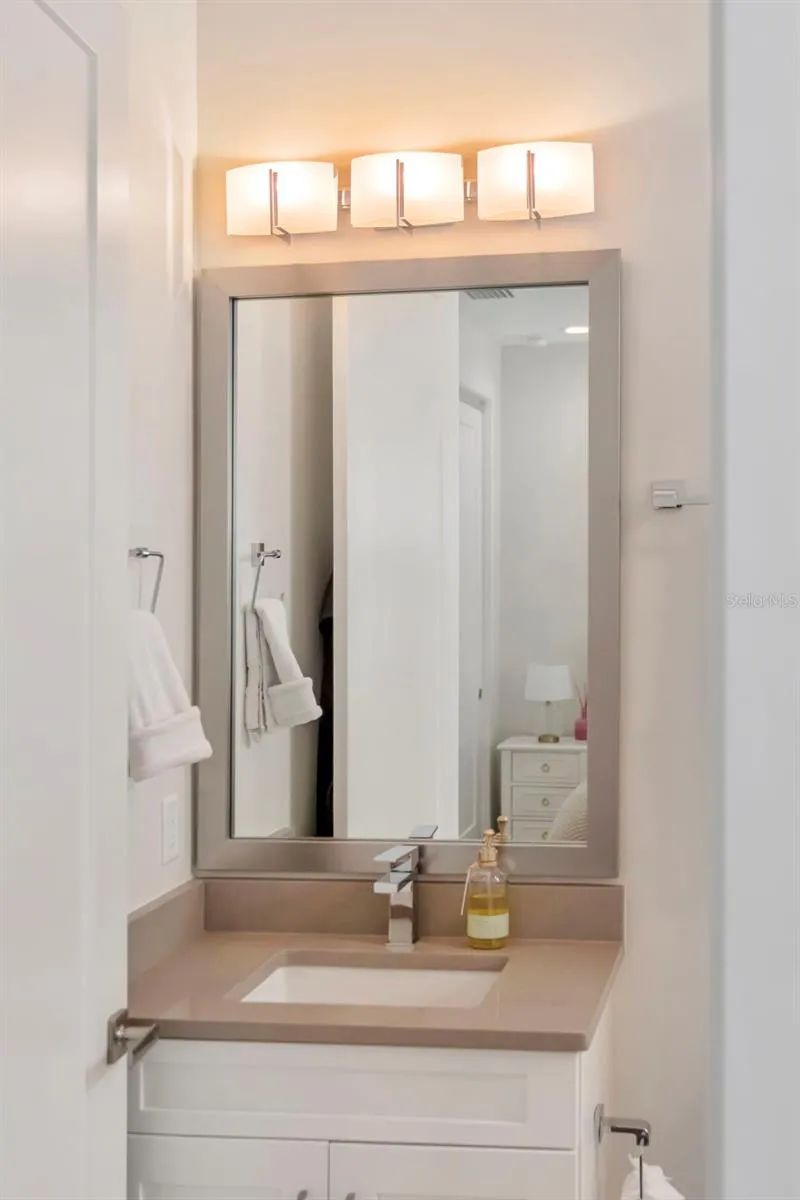 536 4TH AVENUE S #2A St Petersburg, FL 33701