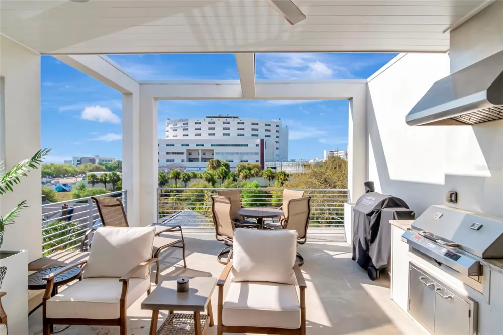 536 4TH AVENUE S #2A St Petersburg, FL 33701