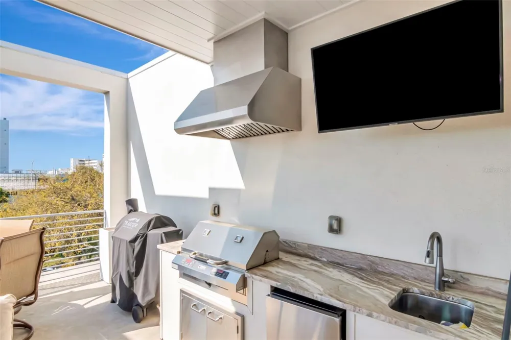 536 4TH AVENUE S #2A St Petersburg, FL 33701