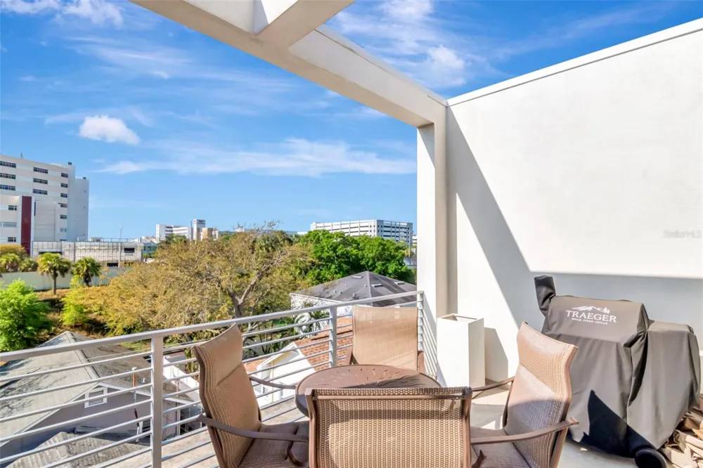 536 4TH AVENUE S #2A St Petersburg, FL 33701