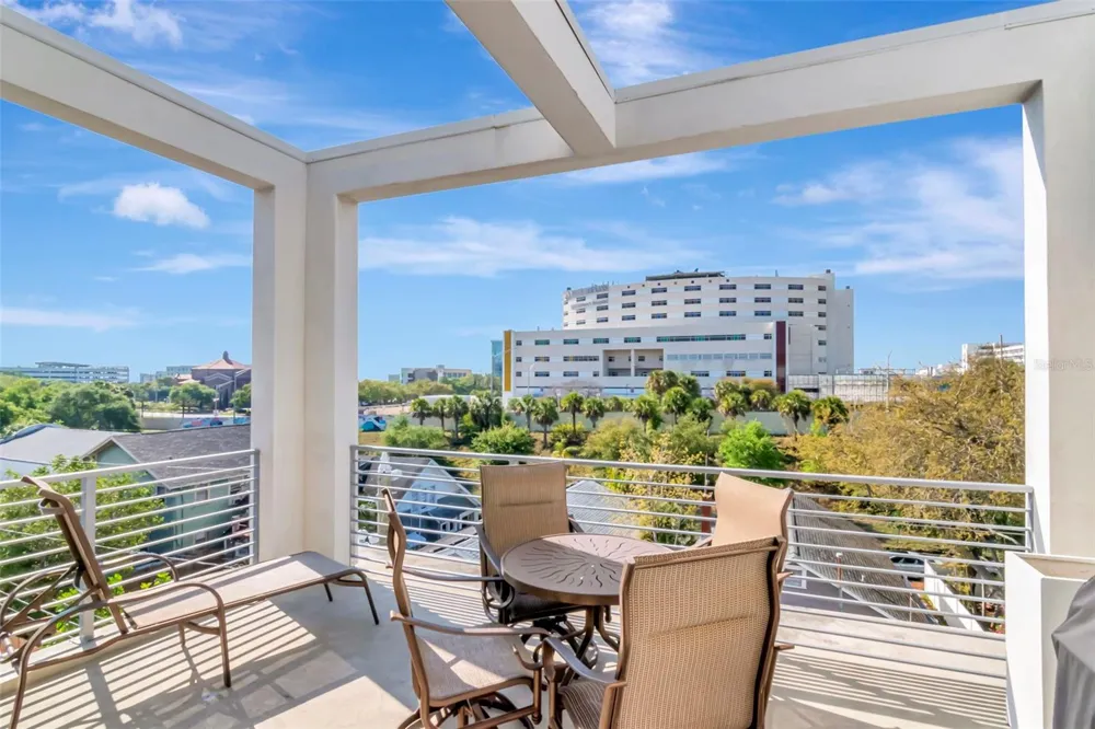 536 4TH AVENUE S #2A St Petersburg, FL 33701