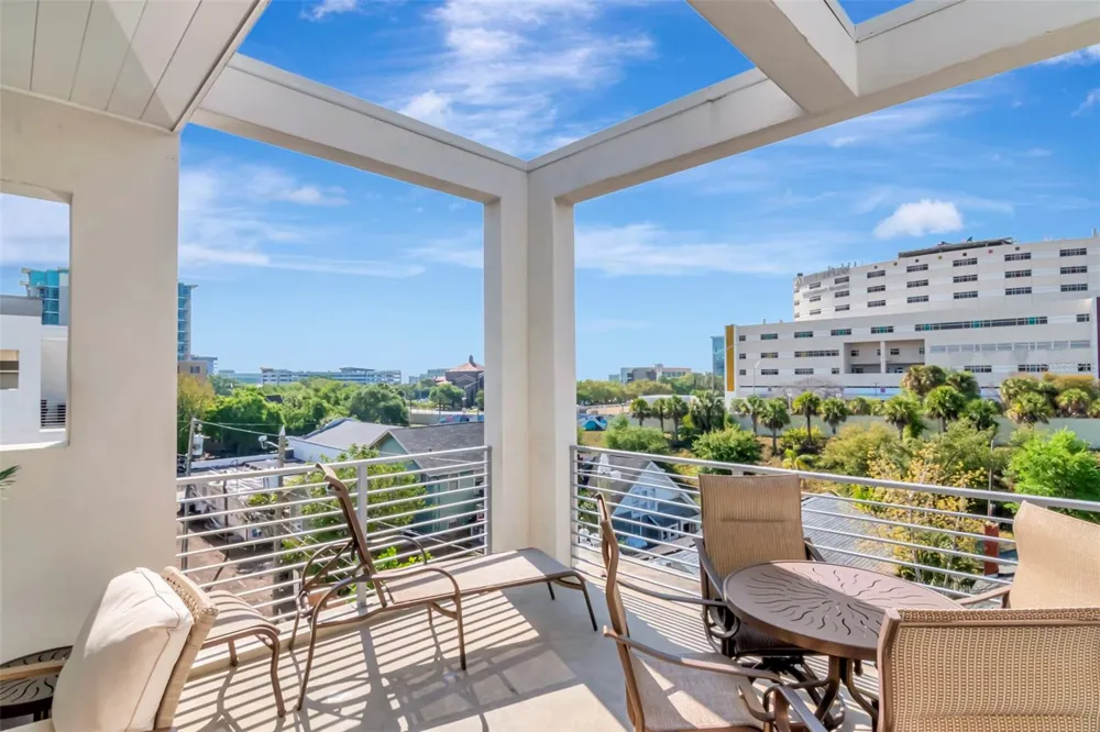536 4TH AVENUE S #2A St Petersburg, FL 33701