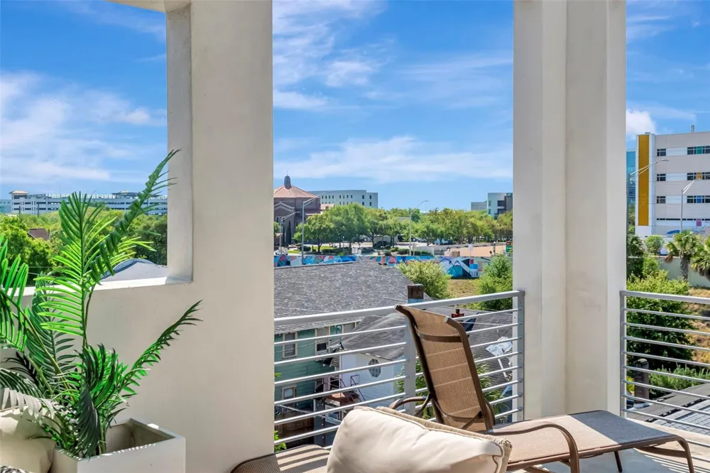 536 4TH AVENUE S #2A St Petersburg, FL 33701