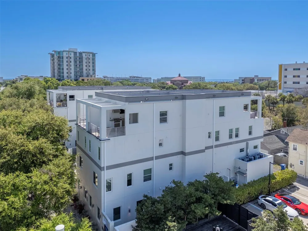 536 4TH AVENUE S #2A St Petersburg, FL 33701