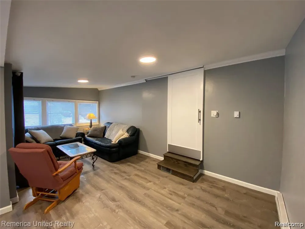 679 MENOMINEE DRIVE Genoa Township, MI 48843