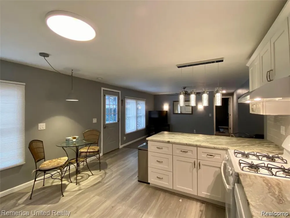 679 MENOMINEE DRIVE Genoa Township, MI 48843