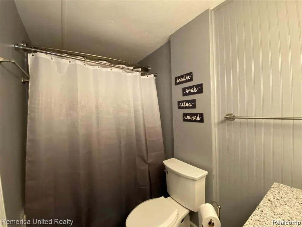 679 MENOMINEE DRIVE Genoa Township, MI 48843