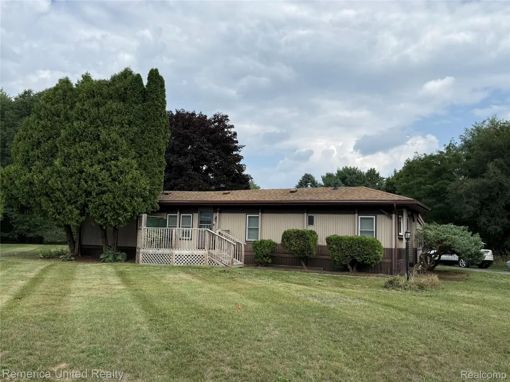 679 MENOMINEE DRIVE Genoa Township, MI 48843