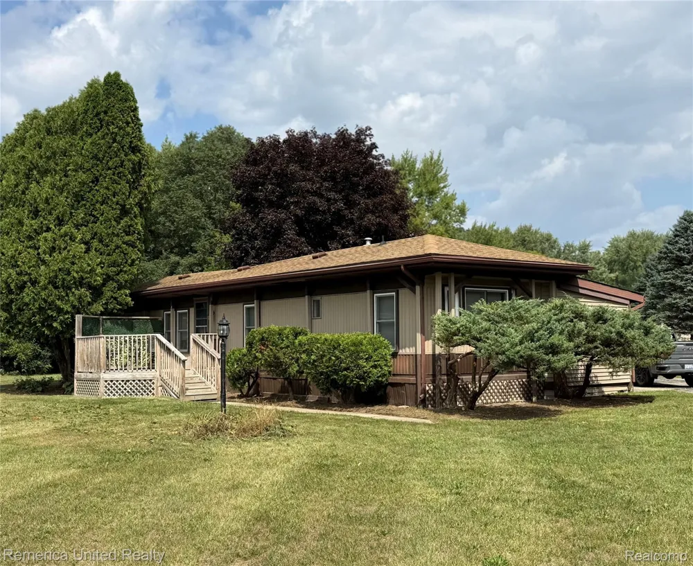 679 MENOMINEE DRIVE Genoa Township, MI 48843