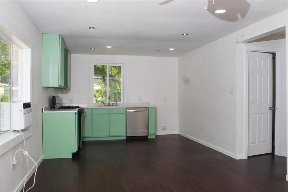 7003 Hoffman Street Houston, TX 77028