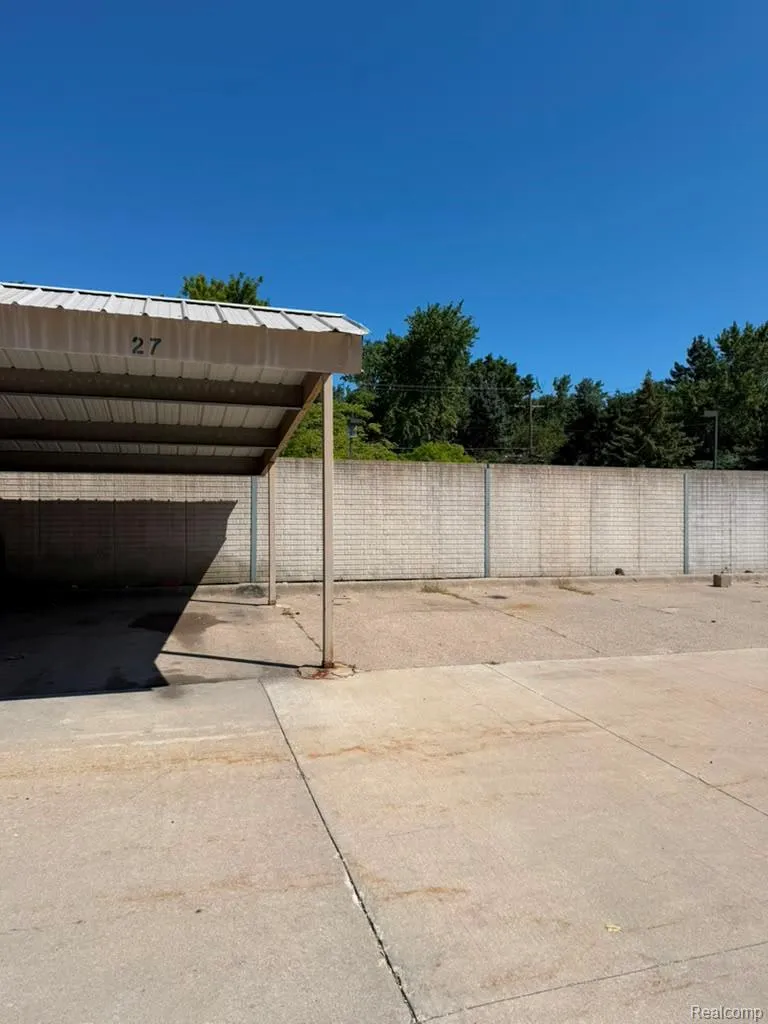 43284 Mound Road Sterling Heights City, MI 48314