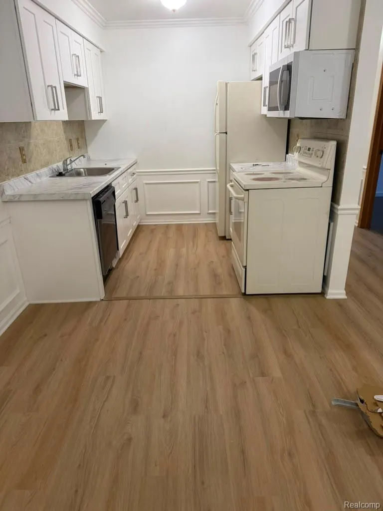 43284 Mound Road Sterling Heights City, MI 48314