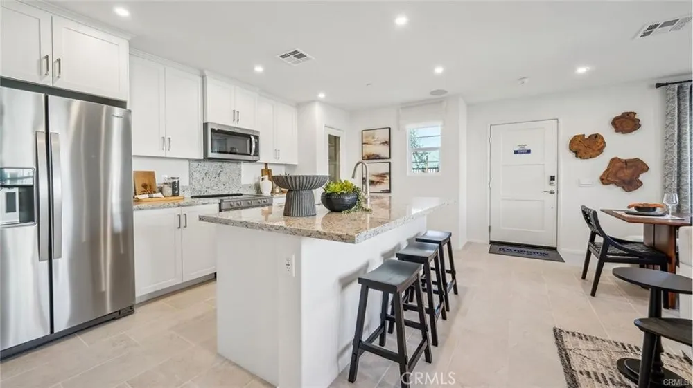 16100 Lumia Fontana, CA 92336