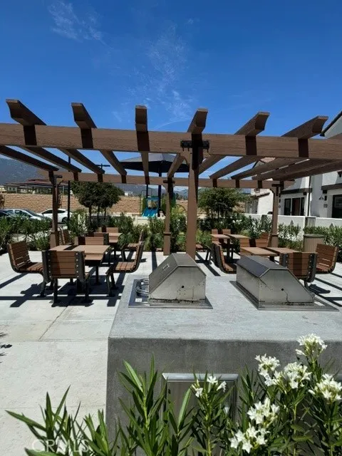 16100 Lumia Fontana, CA 92336