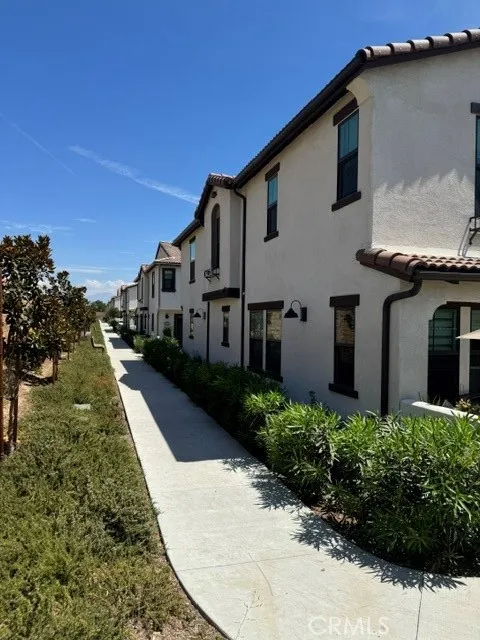 16100 Lumia Fontana, CA 92336