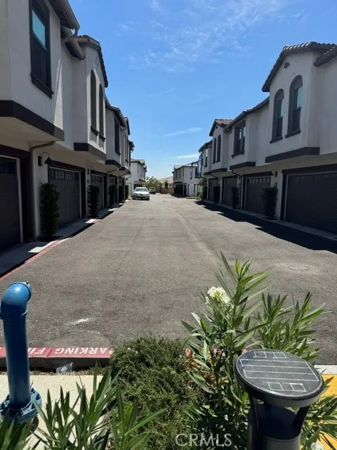 16100 Lumia Fontana, CA 92336